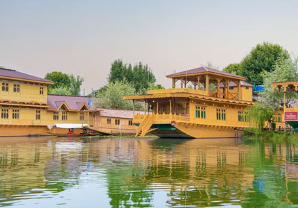 Amritsar to Kashmir Tour Package with Gulmarg & Pahalgam