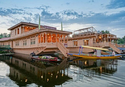 Amritsar to Kashmir Tour Package with Gulmarg & Pahalgam