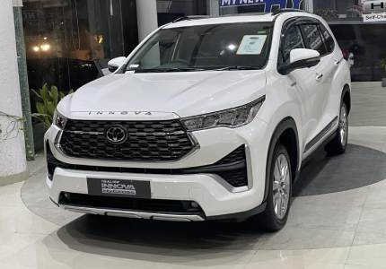 Innova Hycross Cabs