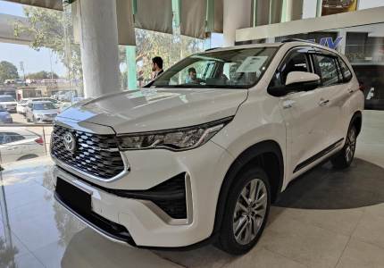 Innova Hycross Cabs