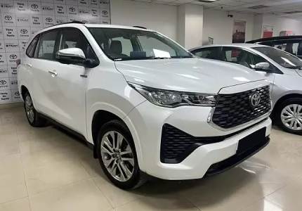 Innova Hycross Cabs