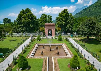 Amritsar to Kashmir Tour Package with Gulmarg & Pahalgam